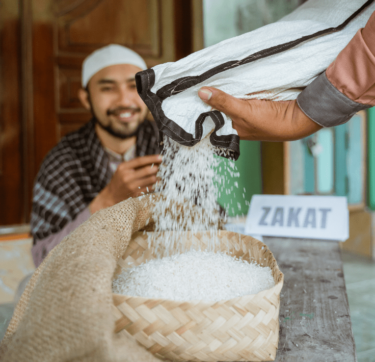 Donación de arroz representando el Zakat, caridad obligatoria en el Islam